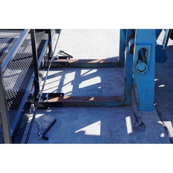 blue-diamond-attachments-4-x-9-8-work-platform-forklift-117020-11-600x600-1.jpg